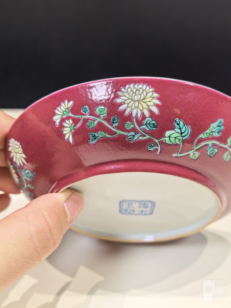 清雍正 珐琅彩胭脂红地菊花纹小盘 - 图13
